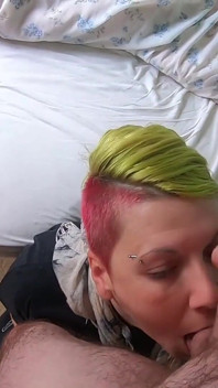 Nesát mi ptáka, jen sát a lízat mé koule a polykat mé sperma