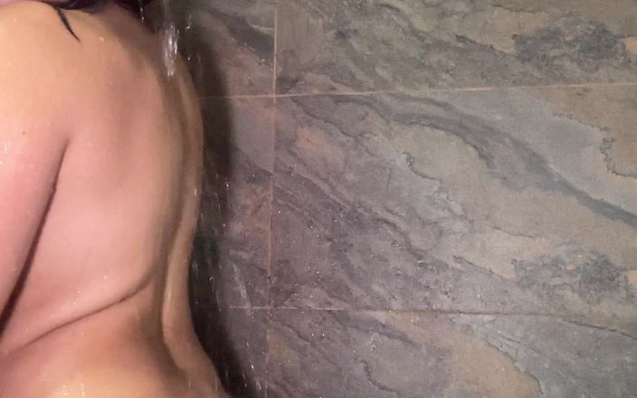 cxlila: POV: 공부할 수 없는 대학 룸메이트, 샤워를 하고 오르가즘 3회