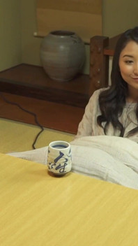 À l’intérieur du Kotatsu ! Je joue avec la chatte de ma belle-mère jusqu’à ce qu’elle soit trempée et excitée ! -8