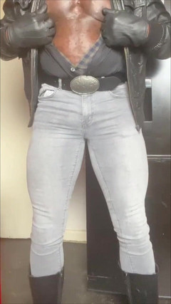 Black Muscle Stepdad: Sexy kouření černých svalů a mrdka bate