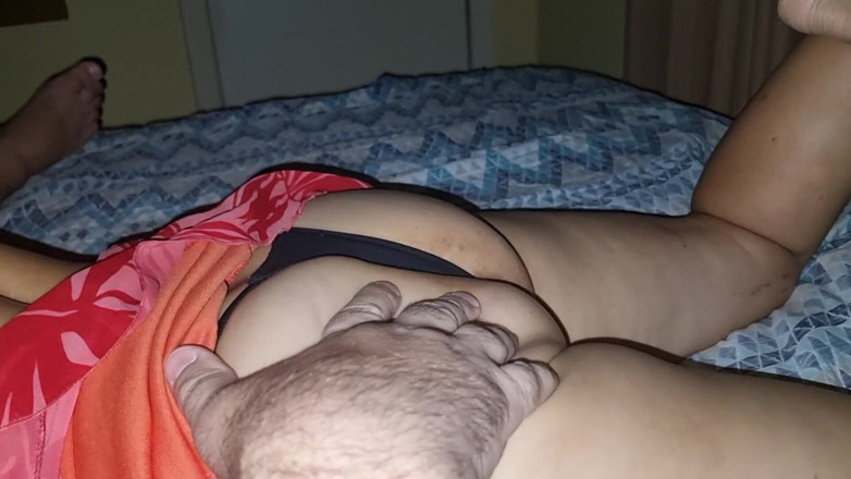 Karina Wife: Aku lagi asik nyepong kontol penggemarnya sampai crot di mulutku