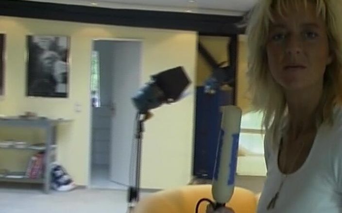 German's MILF: 来自德国的继母被乳交