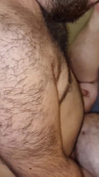 4 Chlupaté medvědy šukají zadek baculaté (část 1)