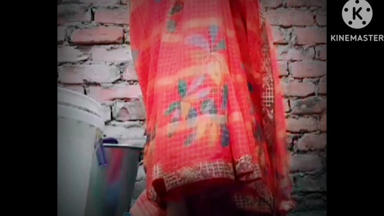 TricolorMusic3: Gorąca piękna seksowna dziewczyna kąpanie jej gorące cycki wodą mycie...