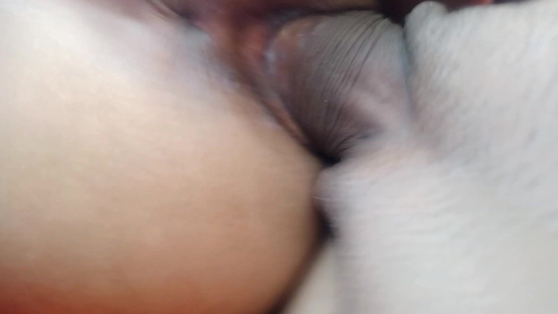 John Deivys: Llenando Un Rico Coño Con Leche