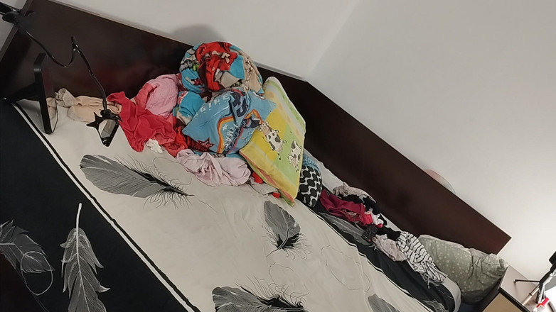 Amateur_MS: Sexy Brunette Doing Naked Chores Around the House