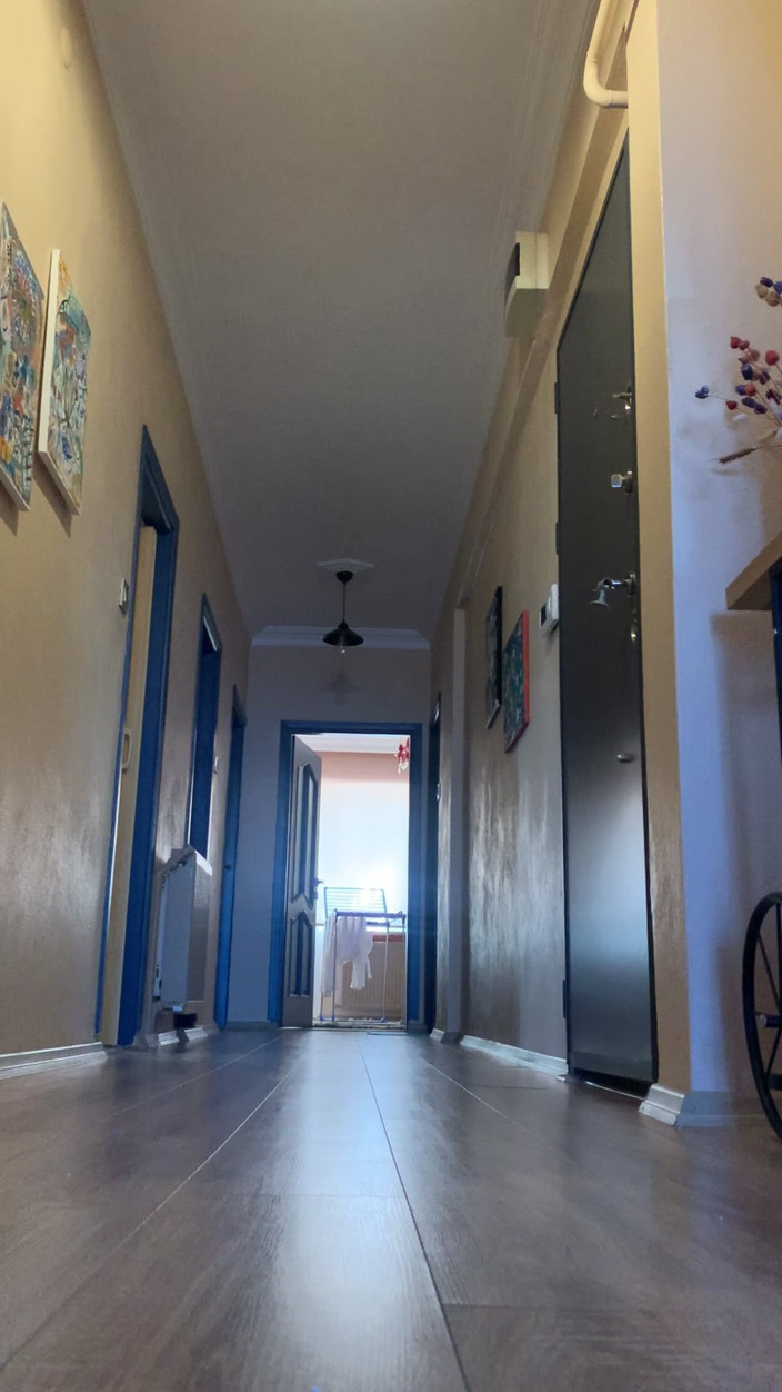 cd_aysemmm: Ho mostrato il mio cazzo al ragazzo della pizza (senza reggiseno,...