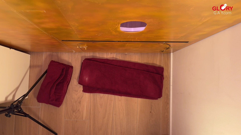 GLORYHOLEGAYS: Giovane cazzo da sogno a Gloryhole - Entrambi spruzziamo sul biscotto...