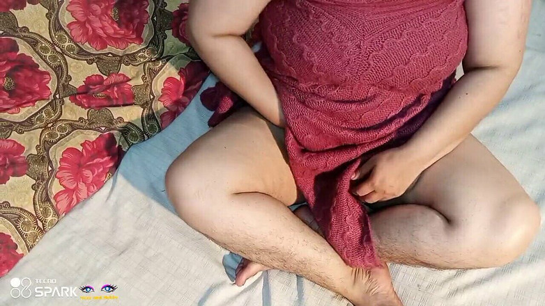 Netu: Netu अपने शरीर की मालिश कर रही है