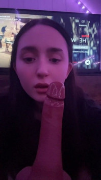 Joyliii menumpang dildo BBC