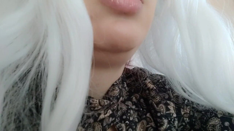 savannahamatoriale: I have to burp! I open my mouth and ...