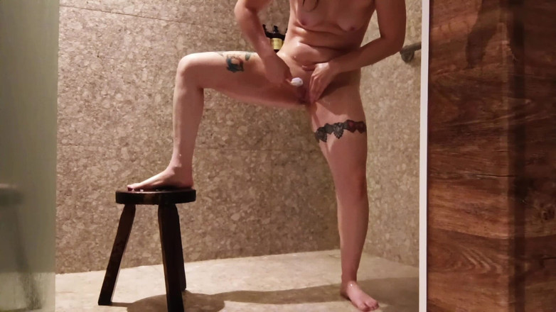 Candy Camille: Meine enge muschi war gut rasiert und befriedigt