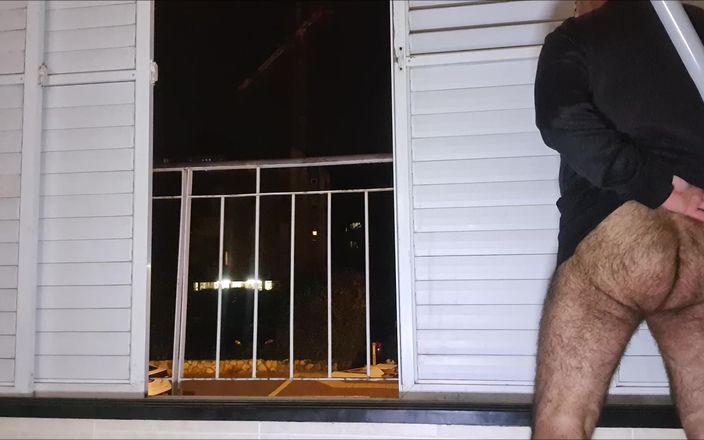 Ilovetobenaked: Je ne peux résister à prendre le risque de se faire...