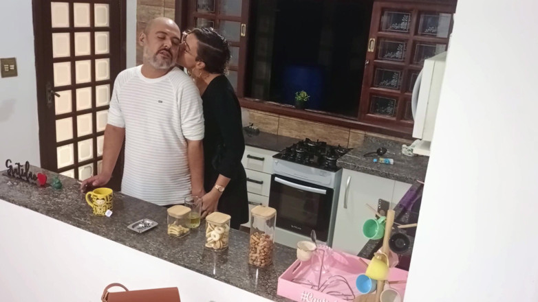 Victor SweetCoupleStories: Analsex med hotwife otrogen fru i baren skafferi