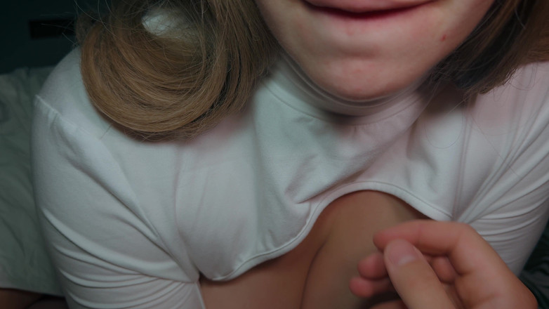 Mrs Wetslavs: Grote milf houdt van nachtelijke seks. Enorme dijen. Kom klaar...