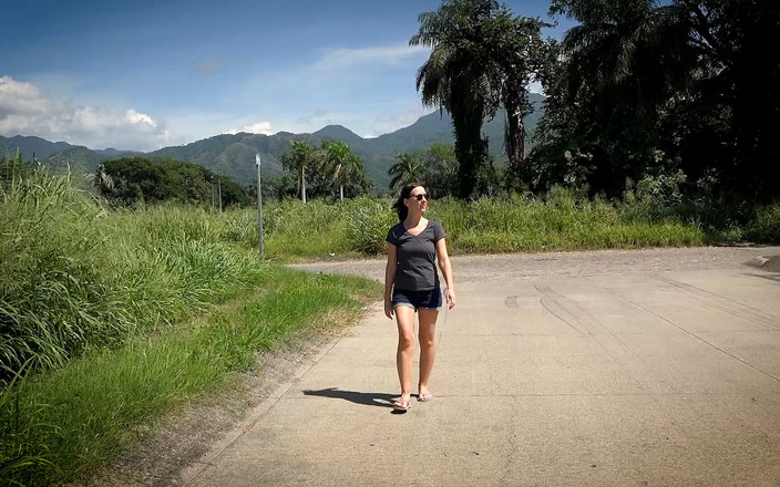 Cheating Cumsluts: Мінет у машині з незнайомцями! Туристка мастурбує сперму зі свого члена!