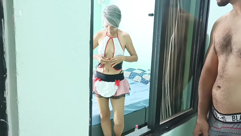 Swingersamateur40: Když jsem sledoval, jak nalévá krém na mokré tělo, byl...