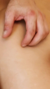 Fată sexy căreia îi place sexul anal fierbinte fetiș cu picioarele futută în bucătărie