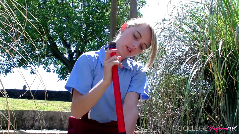 College Uniform: Hockey Stick melancap menampilkan Chloe Toy