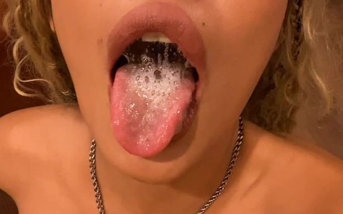 Emma Thai: Emma thai fa salivoso dildo succhia e scopa video personalizzato