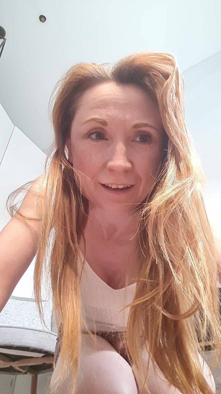 Lily kink: Giantess ใช้ผัวตัวเล็กของเพื่อนบ้านเสียไปเป็นเซ็กส์ทอย
