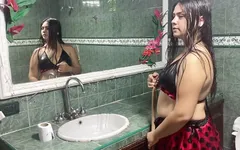 Trong khi anh ấy đi vệ sinh, mẹ kế của tôi theo dõi tôi, anh ấy rất phấn khích khi anh ấy nhìn thấy tôi và yêu cầu tôi đụ anh ấy cho đến khi anh ấy xuất tinh