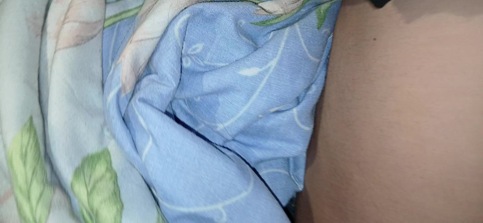Lesbian-illusion: main uske chehre par baithti hoon aur apni choot ko...