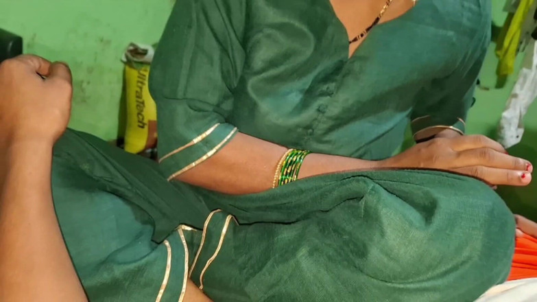 Sumaj: Stiefbruder fickt bhabhi hart, während sie kocht