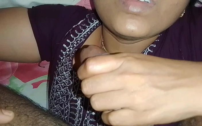 LEGSCOUPLE12: Mulut ibu-ibu malayali dientot habis-habisan sama kontol besar suaminya sampai...