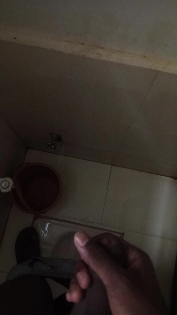 Aniketgod: Desi boy si masturba in bagno masterbet in bagno