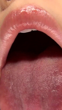 恵那の官能的な蛇の舌:バーチャルキス体験