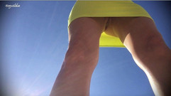 FoxyAleksa: Podívejte se pod krátké šaty. Sexy kundička chodí v krátkých šatech bez...