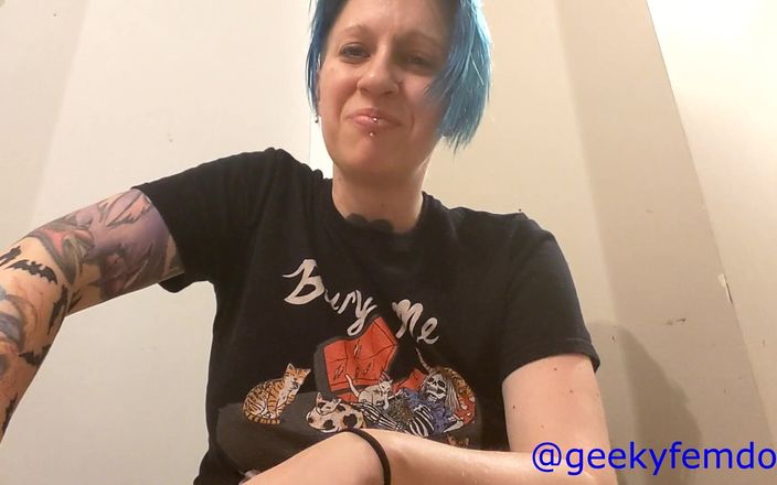 Geeky Femdom: Фута подруга досвід сюрприз фута