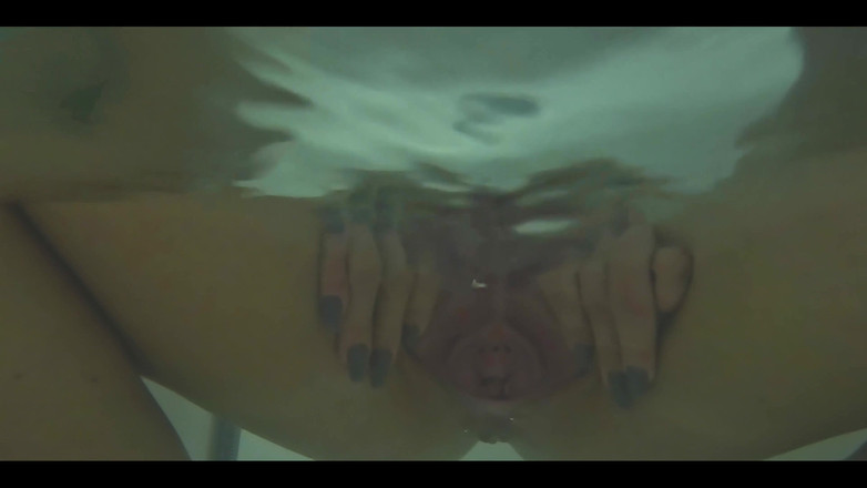 Crazywifeslut: Lol sto testando come impermeabilizzare la mia fotocamera