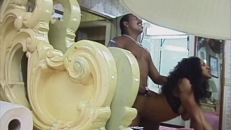 THAGSON ONLY: Tombul zenci orta yaşlı seksi kadın vahşice kalın yarağa biniyor