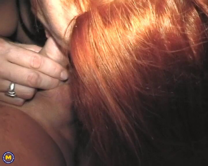 Mature NL: Pelirroja amateur madura