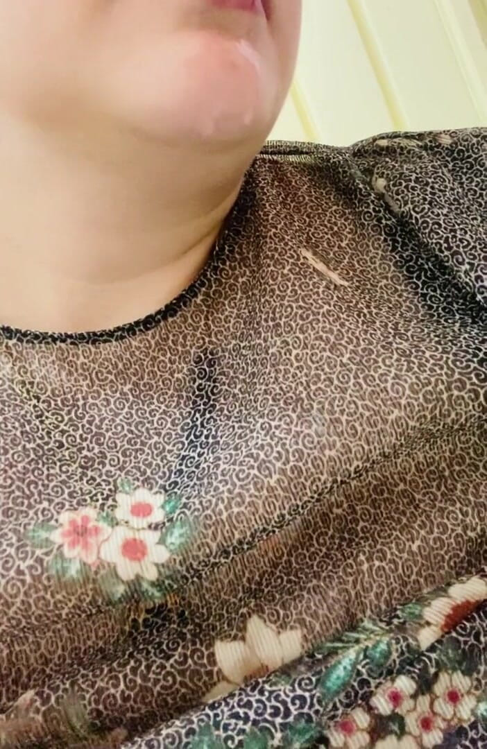 Preciusrouss49: I put the vibrator under my clothes