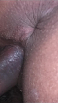 德西继妹与继兄弟睡一张床在晚上被操