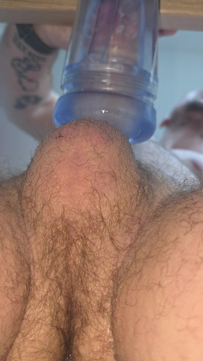 gaynaughtywelsh: Am nevoie de cineva care să-mi adulmecă fundul musky și să...