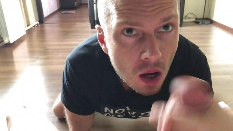 Ridley Dovarez | Gaysight: अच्छी रूसी समलैंगिक रंडी बड़ा रसदार लंड चूसती है और अपने मुंह में लेती है