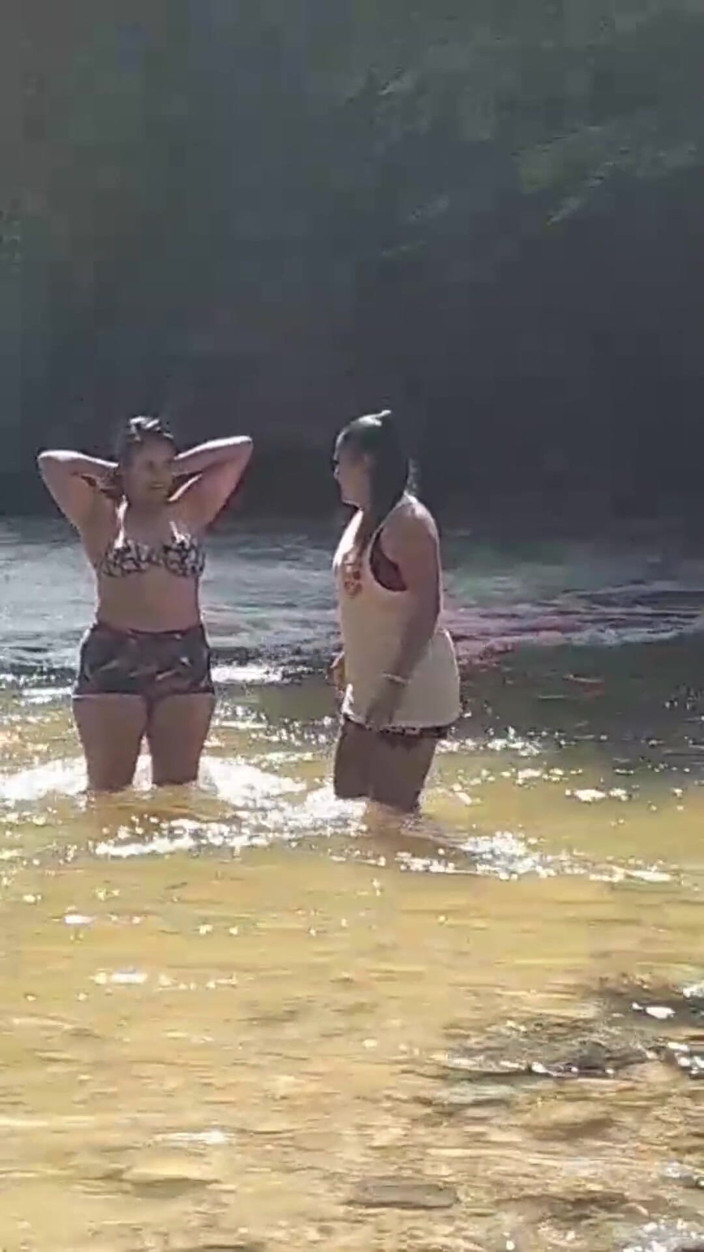 Leona AndJazzlin: Sexy Paar Will Sex Im Dschungel Haben