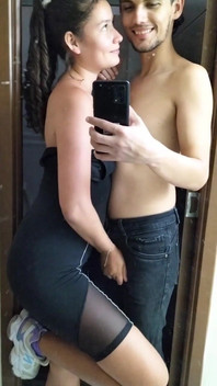 Cặp Đôi Khỏa Thân Khoe Lồn