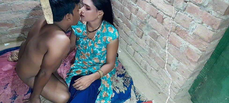 Renudbf: Seks panas adik tiri dengan ciuman bibir dengan Bahasa Hindi