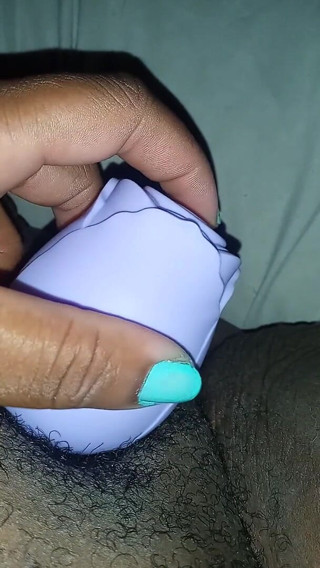 Juicy body goddess: Vibrating my juicy clit