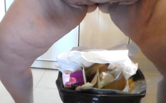 Sex hub couple: Jen is peeing into the trash can