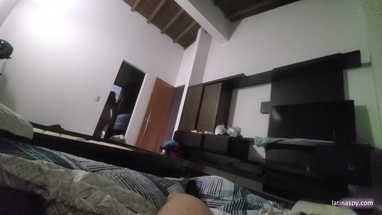 Latinaspy: Büyük götlü hizmetçi sikişmeye hazırlanıyor bölüm 2