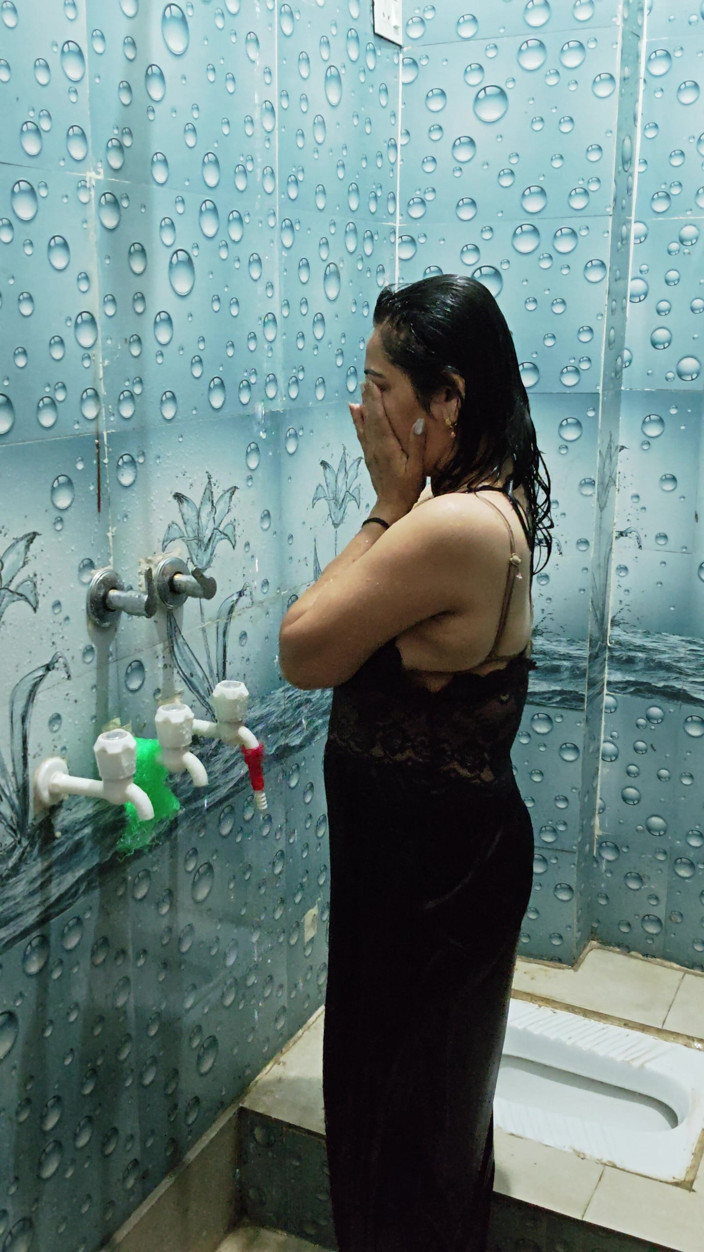 Desi_leena_bhabhi: India bañándose