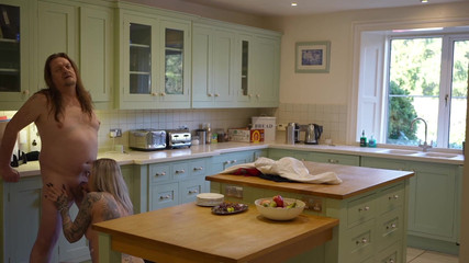 J Peters adult: Jessie si nějaký čas koupí