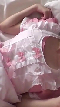 Wanita beruniform 0666 tidak ditapis