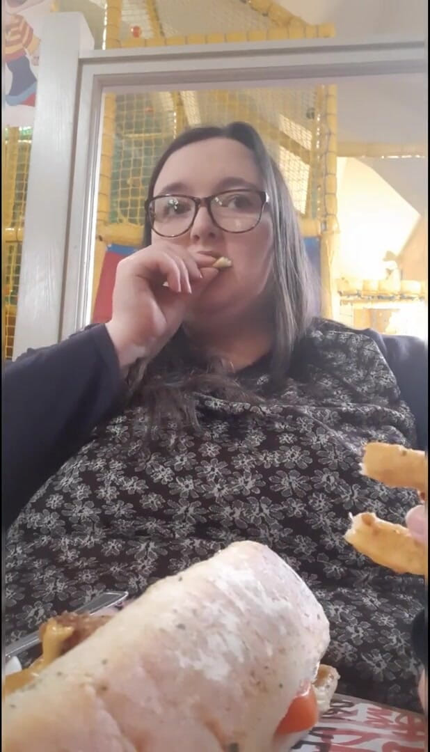 SSBBWLadyBrads: SSBBW secret filming of meal with stepfamily (This video has no...